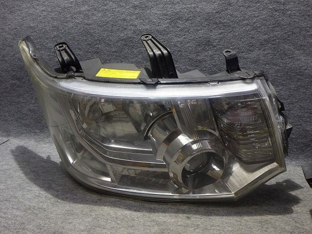 デリカD5 ヘッドライト 左右 HID CV 前期 100-87918 バラスト付