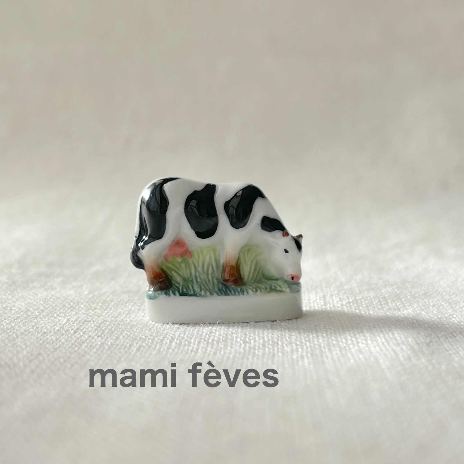 フェーヴ 牛 農場の動物たち フランス フェーブ ミニチュア陶器 m-0692