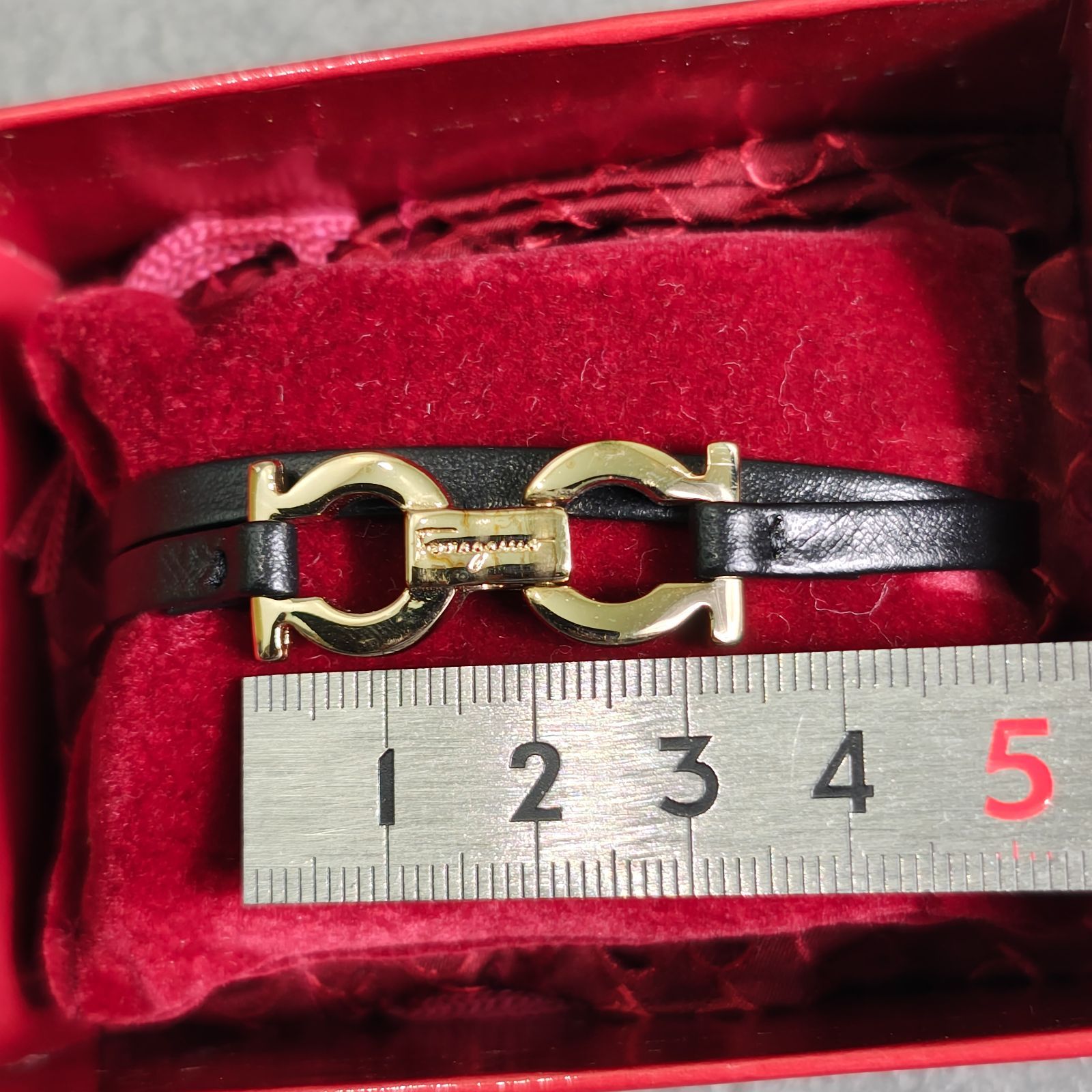 Salvatore Ferragamo ガンチーニ金具 2連レザーブレスレット 