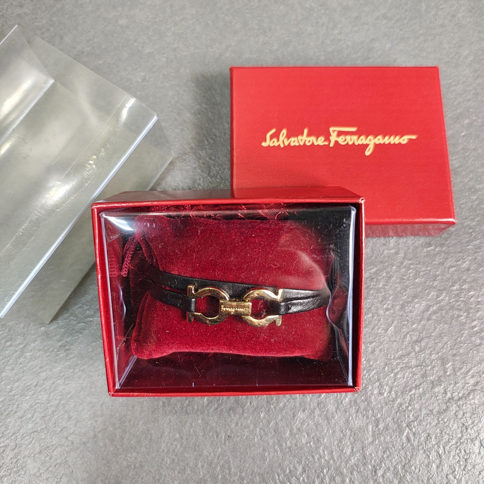 Salvatore Ferragamo ガンチーニ金具 2連レザーブレスレット 