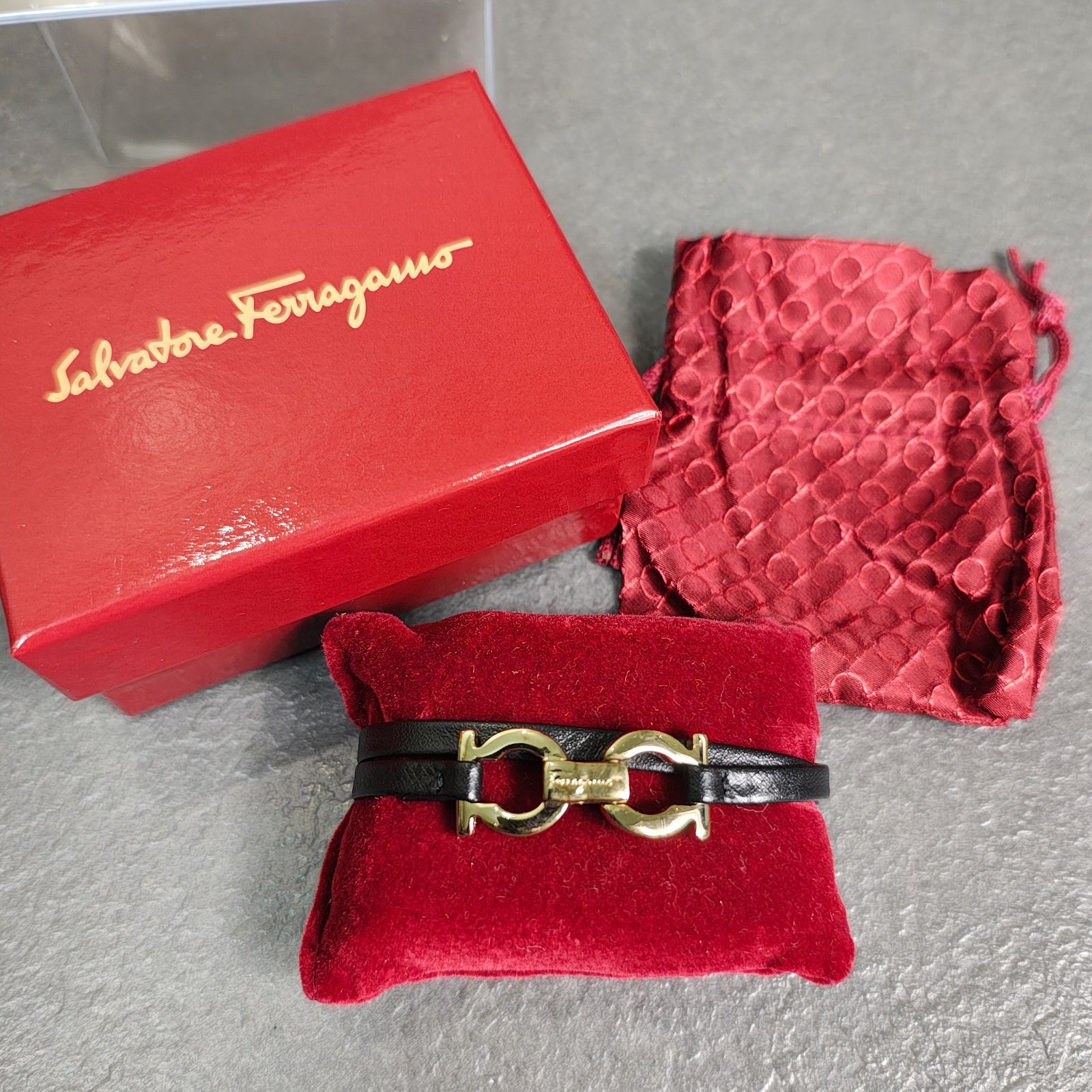 Salvatore Ferragamo ガンチーニ金具 2連レザーブレスレット 