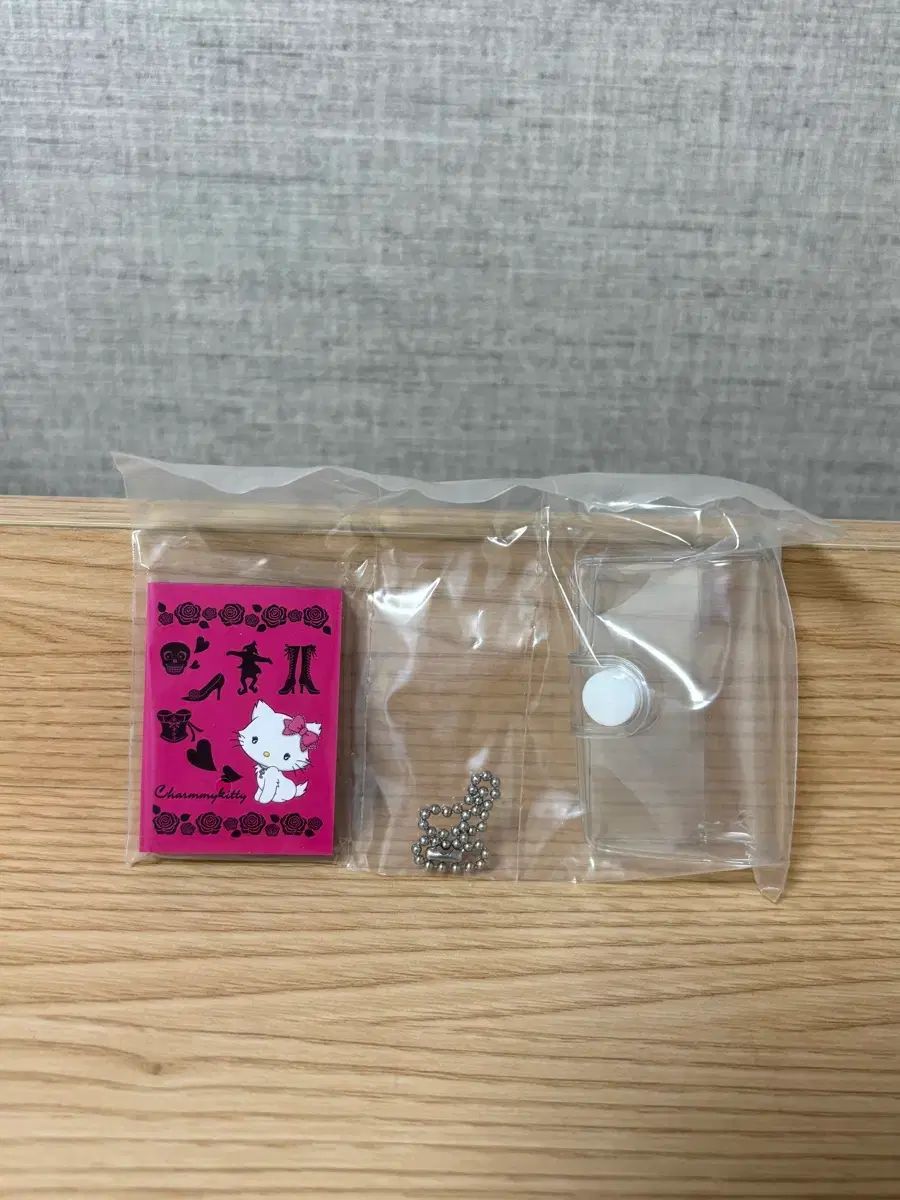 チャーミーキティ / Sanrio 手帳 キーホルダー ガチャ チャーミー