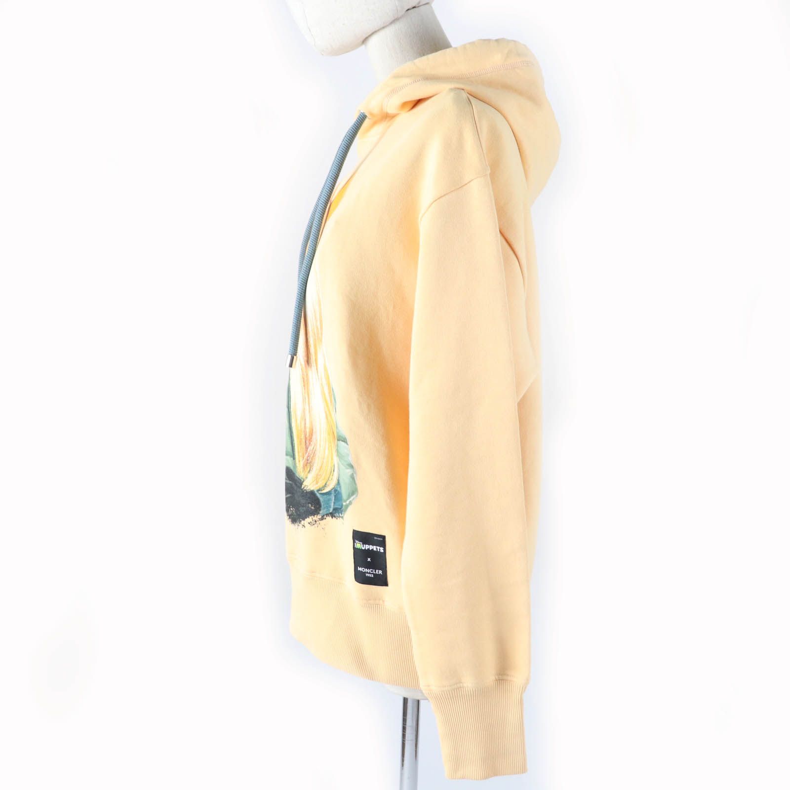 未使用品☆MONCLER GENIUS 2×Disney モンクレール ジーニアス 2×ディズニー 2022年製 コットン100％ マペット・ショー グラフィックプリント HOODIE スウェット オレンジ系 XS 正規品 レディース 未使用品☆MONCLER GENIUS 2×Disney モンクレール ジーニアス 2