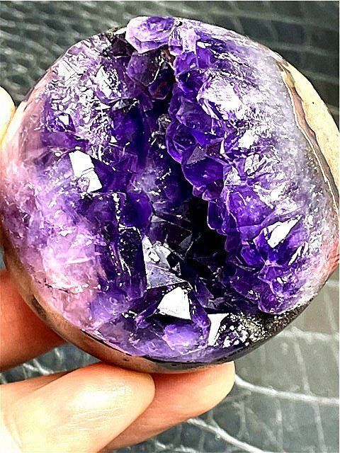 AAA級ウルグアイ産天然アメジストドーム原石開口笑B90G3/156G17C