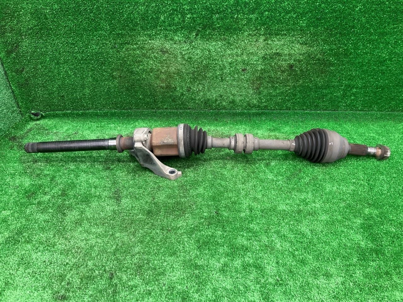 セレナ GNC27 右フロントドライブシャフト X 4WD 8人 39100-5TB0A G41