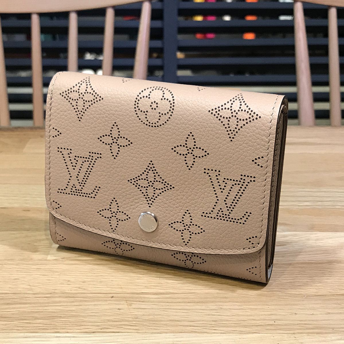 ルイヴィトン 正規品ポルトフォイユ イリス マヒナ ガレ レザー 