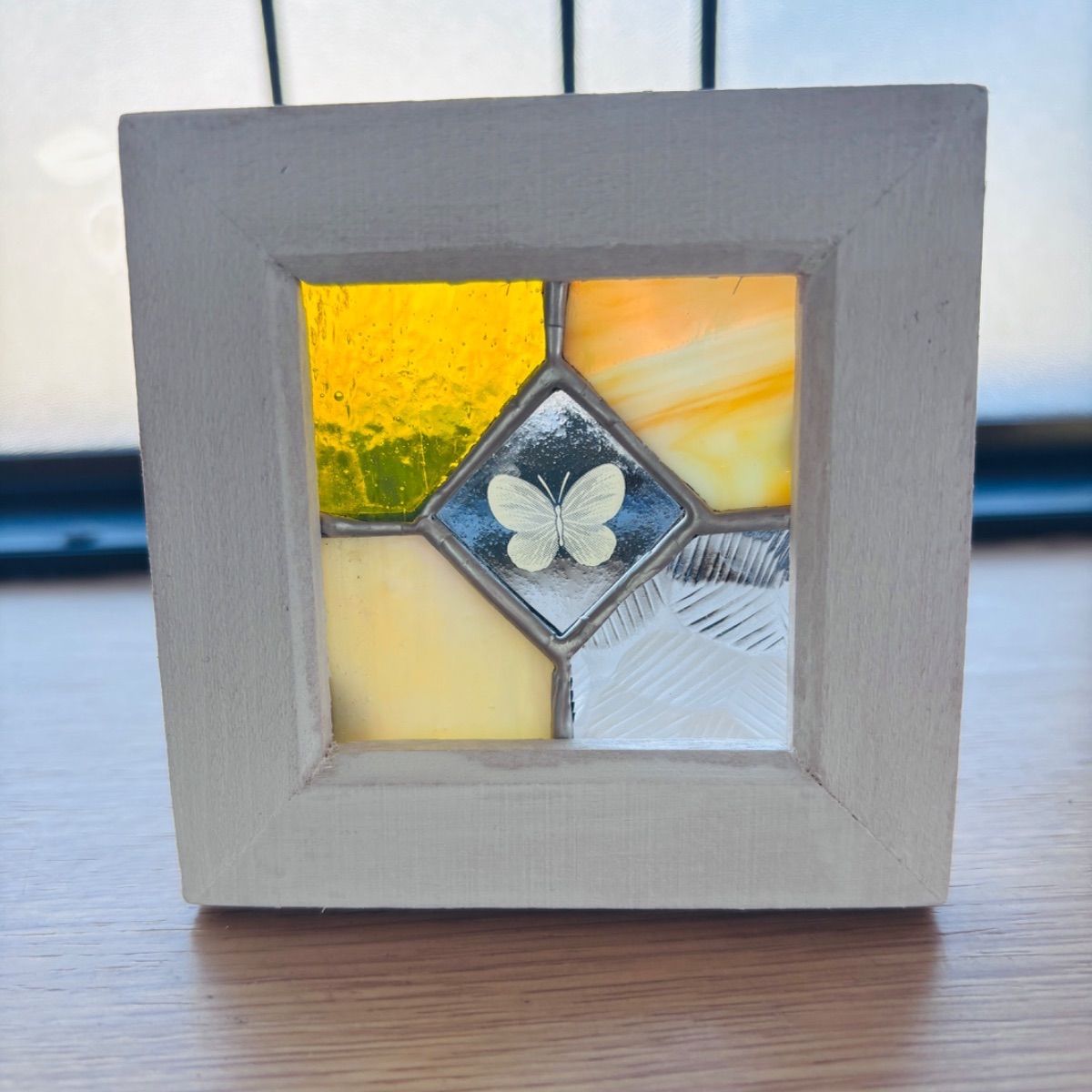 ステンドグラス ミニパネル 黄色い蝶 プレゼント - メルカリ