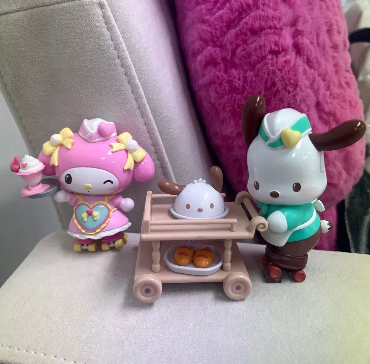 サンリオ ローラースケートレストラン ハローキティ クロミ ポチャッコ