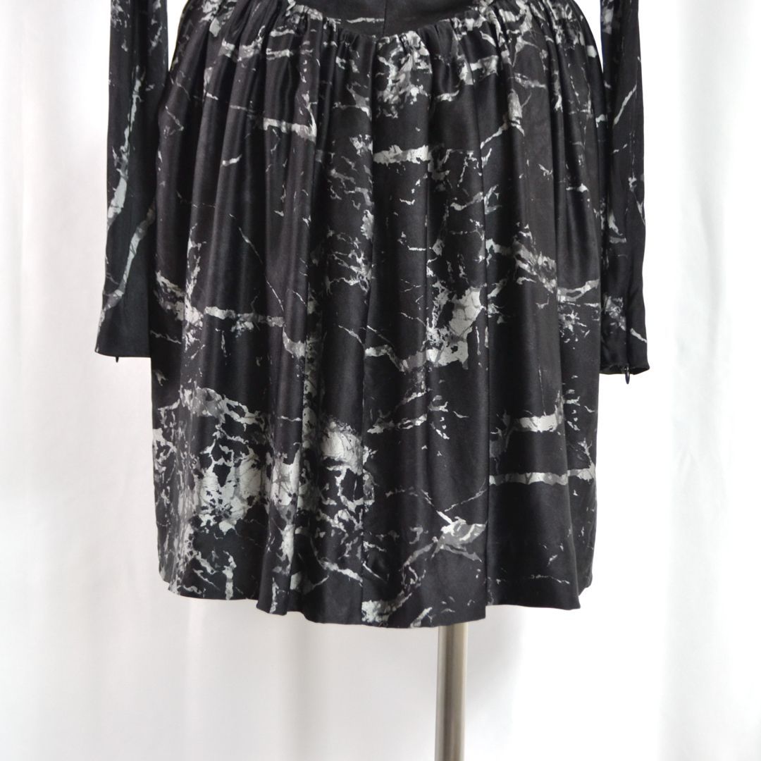BALENCIAGAバレンシアガ 総柄シルク100%プランジネックミニドレス