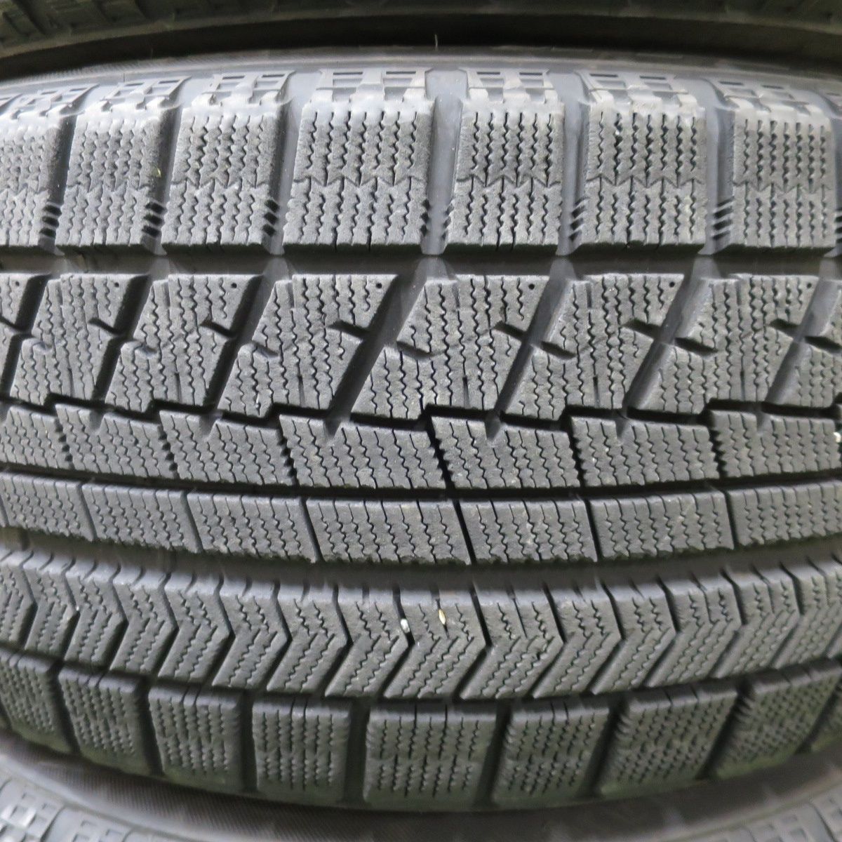 バリ溝！9.5分☆スタッドレス 235/50R18 ブリヂストン ブリザック VRX 