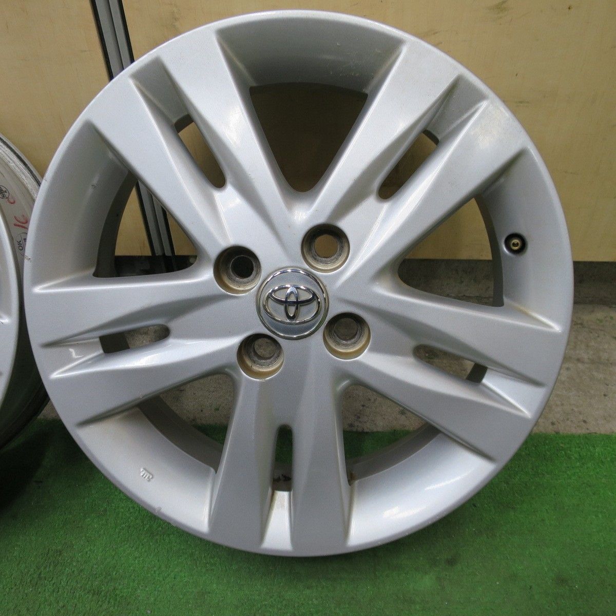 送料無料] 4本価格☆トヨタ iQ 純正 ホイール 16インチ 16×5J TOYOTA