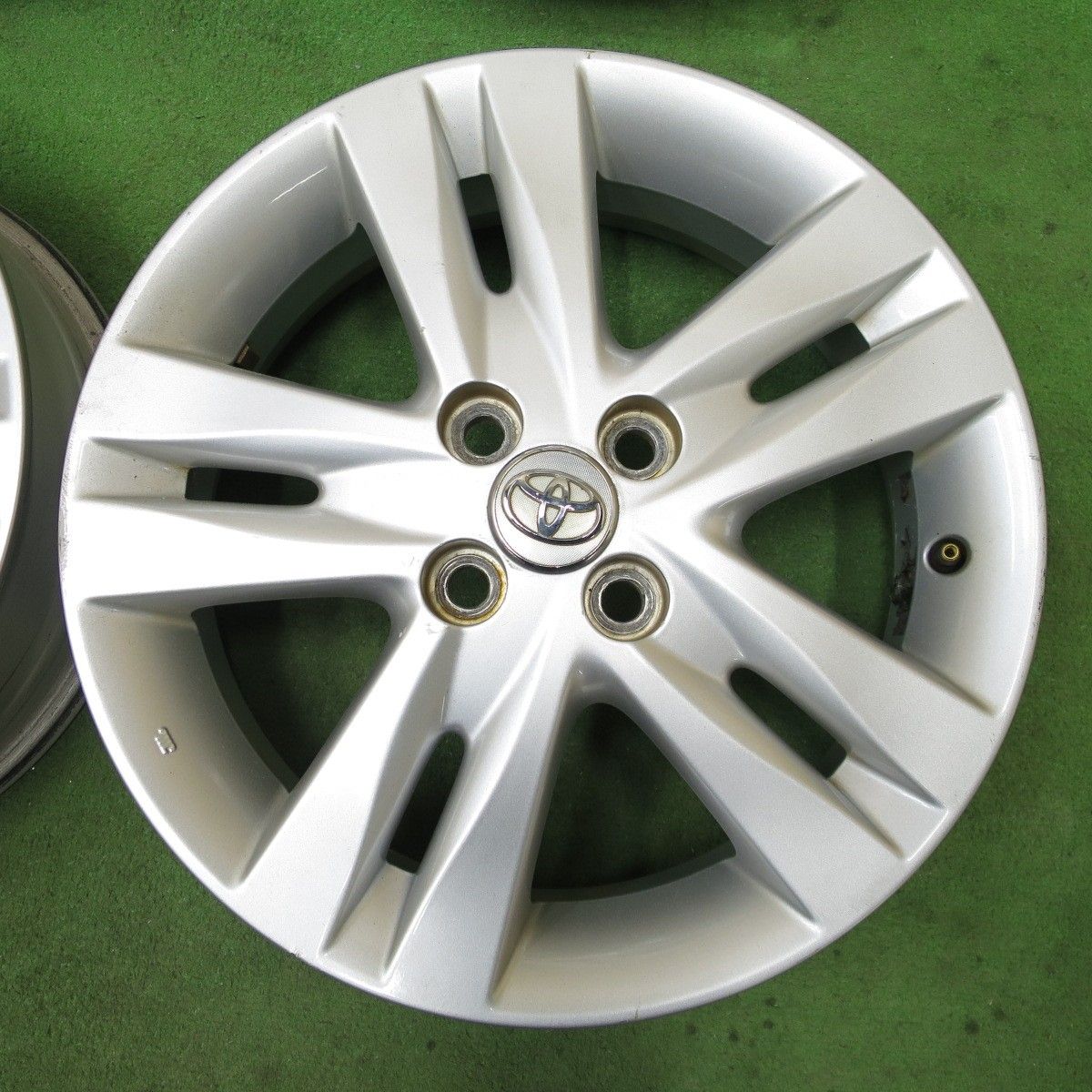 トヨタ　iQ 　純正アルミホイール　16インチ トヨタ（TOYOTA） iQ 純正 NGJ10系 16インチ 5J+45 PCD100 ハブ径54mm