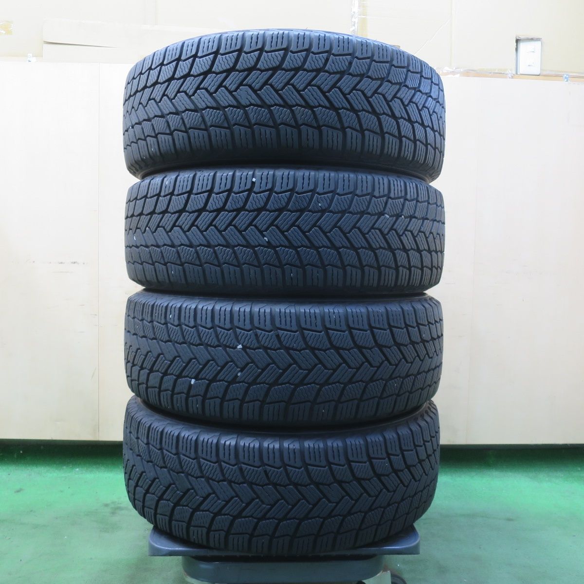 値下げ◆2023年 バリ溝スタッドレス◆205/55R16  F20E90 バリ溝！22年！8.5分☆ワーゲン 等 EUROBAHN SPORTECHNIC 205/55R16