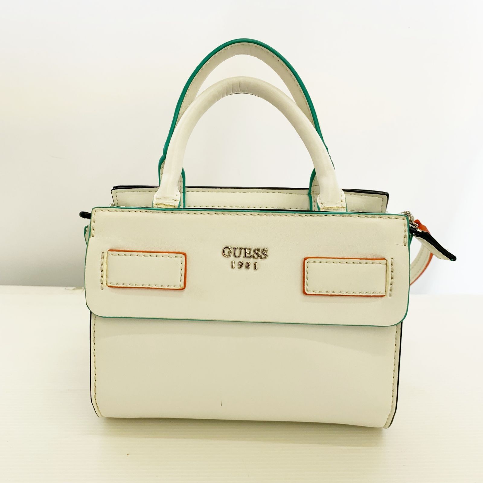 GUESS ゲス ハンドバッグ ショルダーバッグ 2WAY ホワイト ブラック 