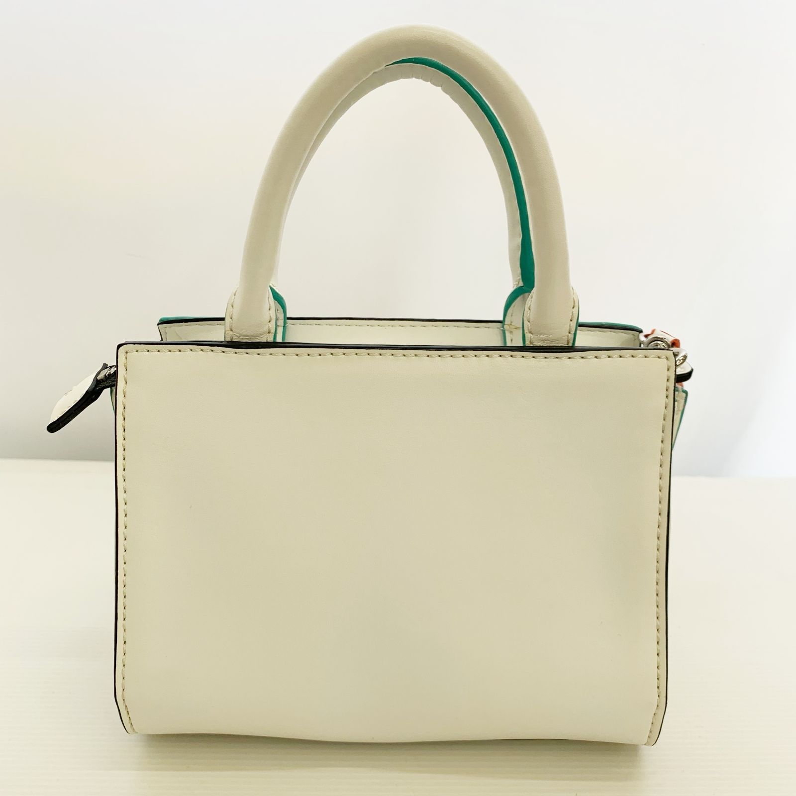 Guess 2wayショルダーバッグ ゲス ハンドバッグ ショルダーバッグ ミニ 