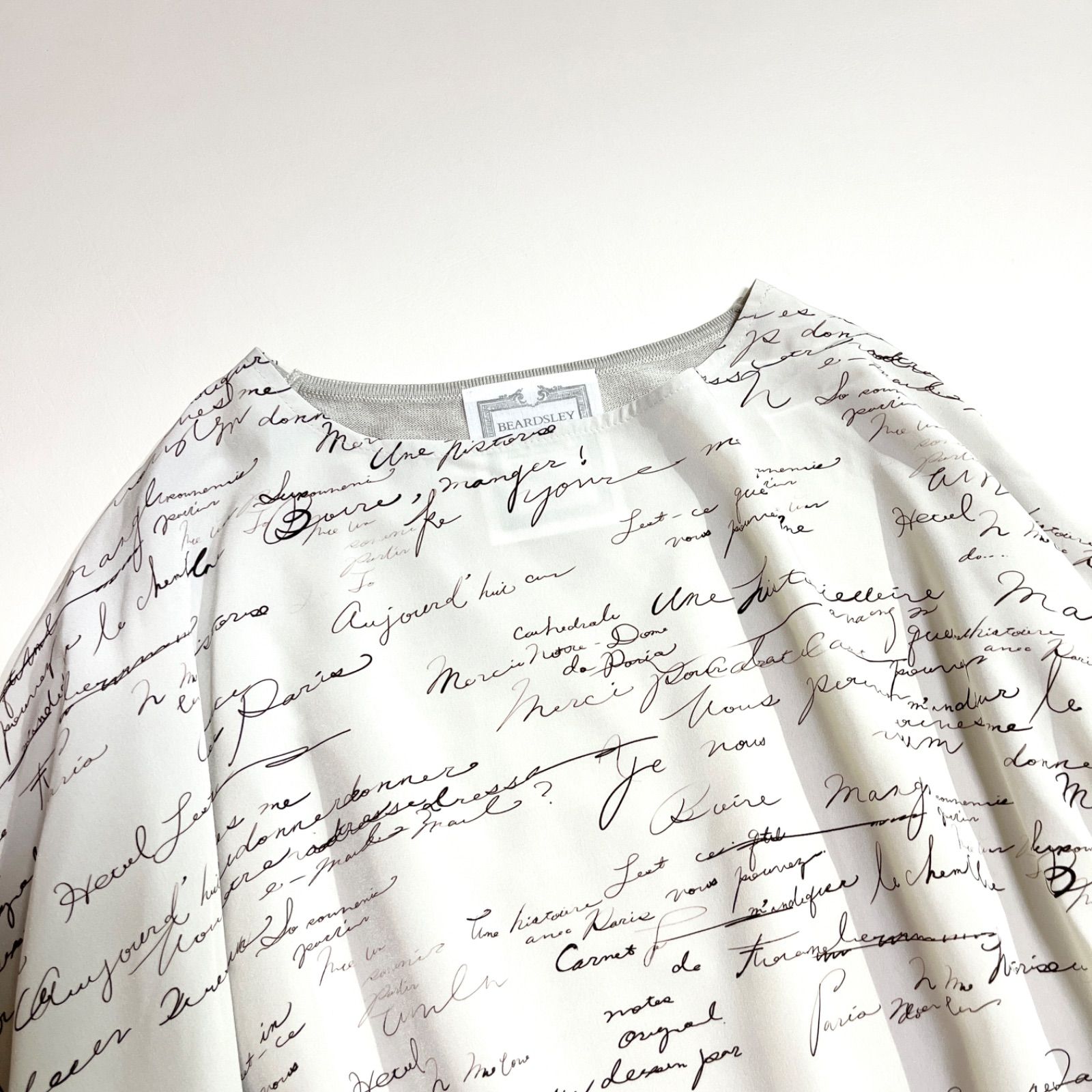 cW01 BEARDSLEY フランスレタープリントニット プリント 総柄 ドッキング ウール セーター ニット シャツ ブラウス 毛 ベージュ ドルマンスリーブ ビアズリー 定価28,600円 cW01 BEARDSLEY フランスレタープリントニット プリント 総柄