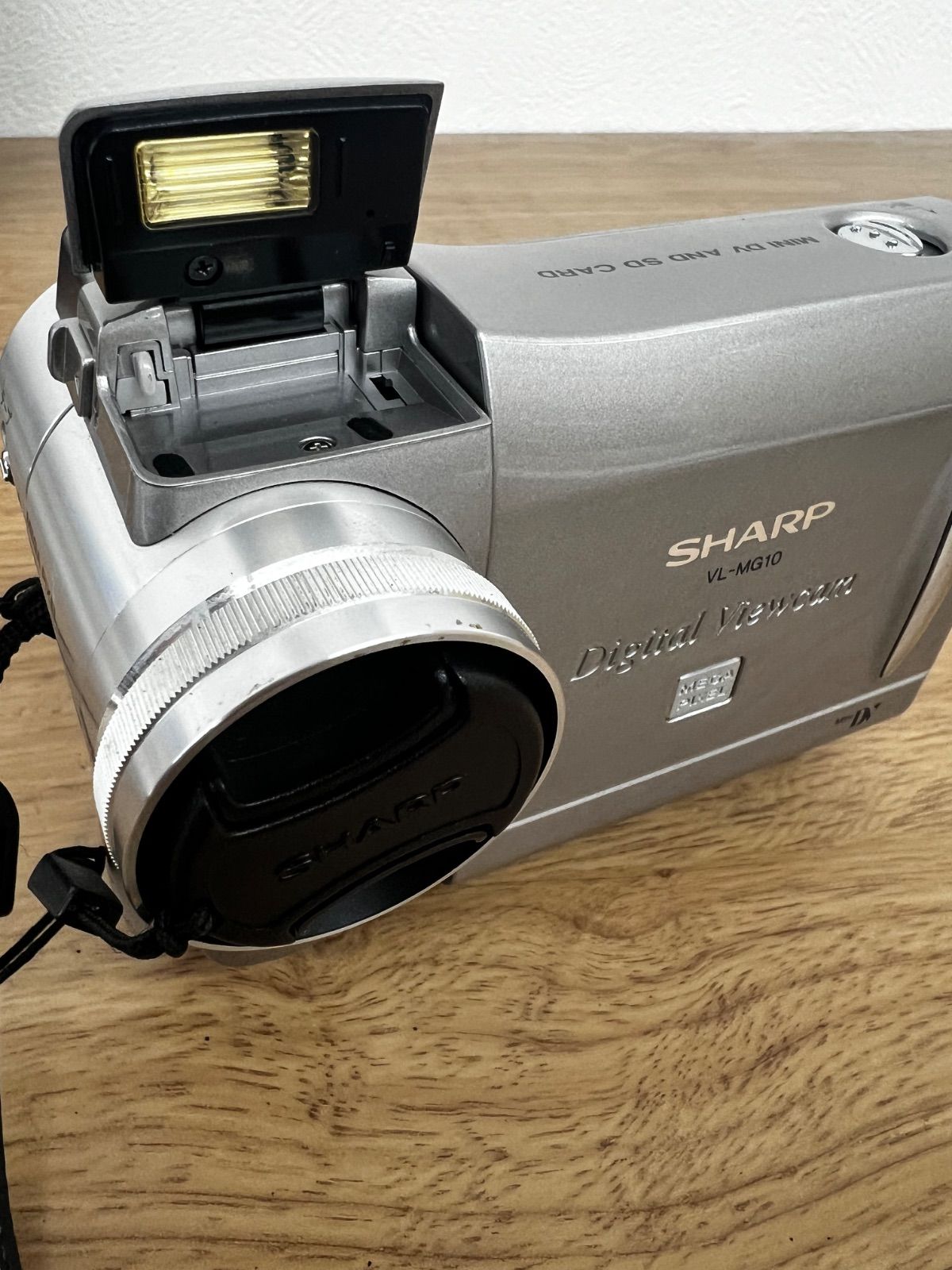 3 【通電動作未確認】 【ジャンク品】 SHARP 液晶ビューカム VL-MG10