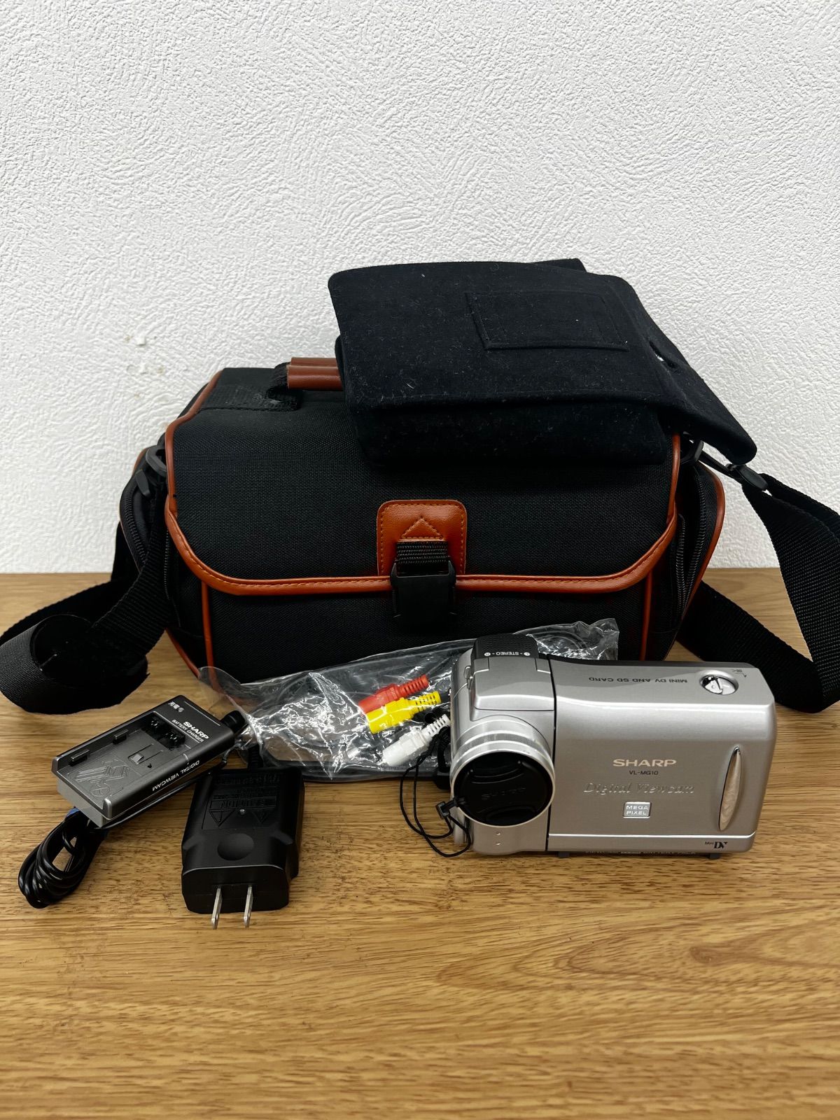 3 【通電動作未確認】 【ジャンク品】 SHARP 液晶ビューカム VL-MG10