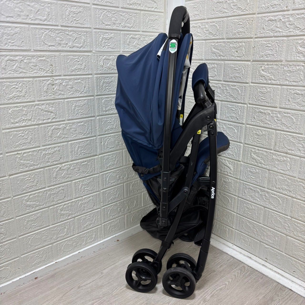 即決 美品 Aprica アップリカ カルーンエアーメッシュ コンフェッティ