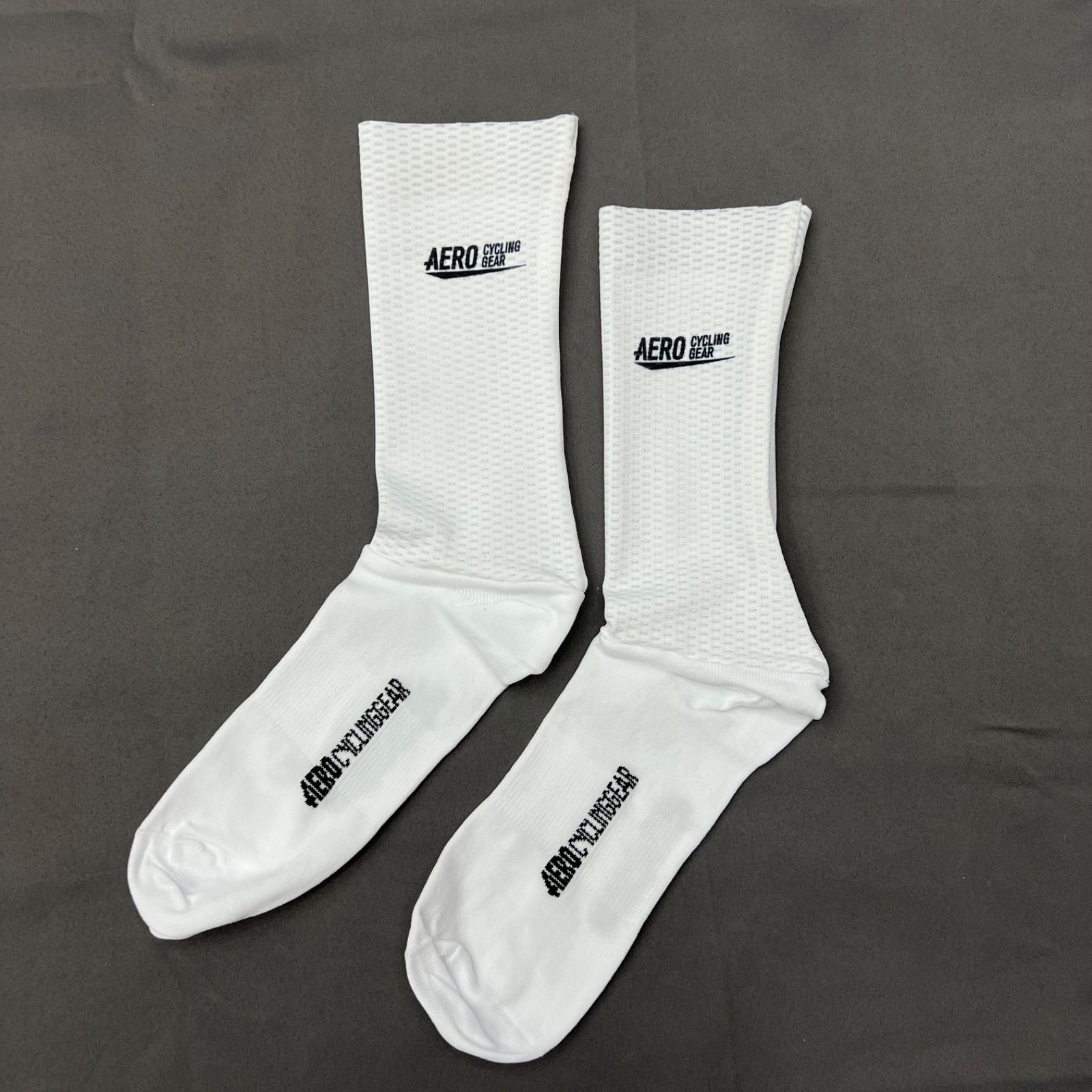 Aero Cycling Gear Aero Socks V4 新型 エアロソックス　エアロサイクリングギアー　ホワイト/ブラックロゴ