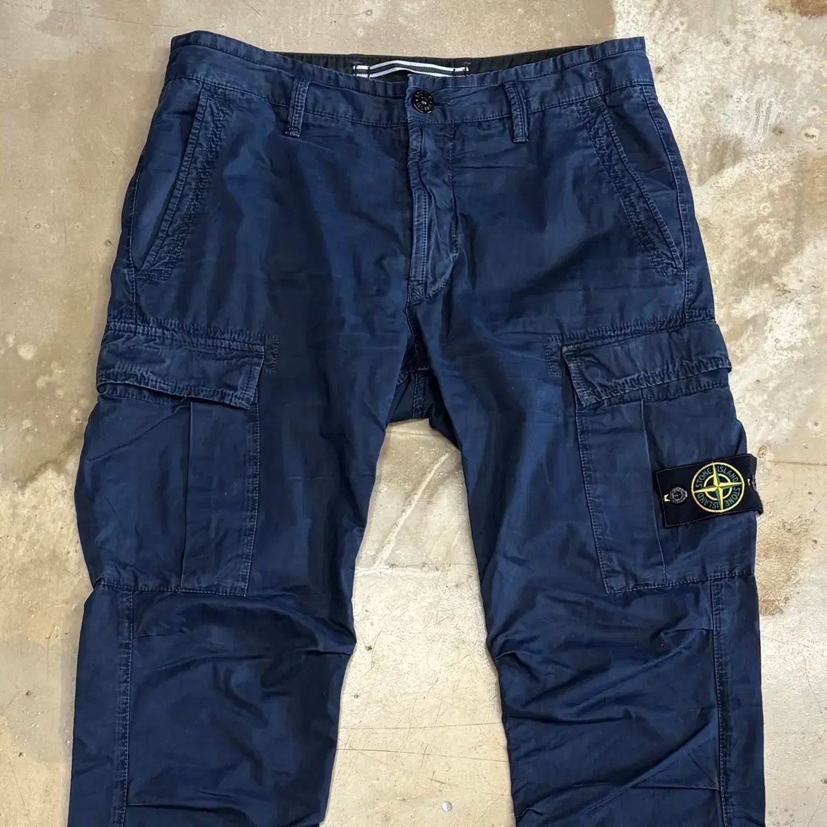 W30 ストーンアイランド (STONE ISLAND) ネイビー カーゴ ジョガー 
