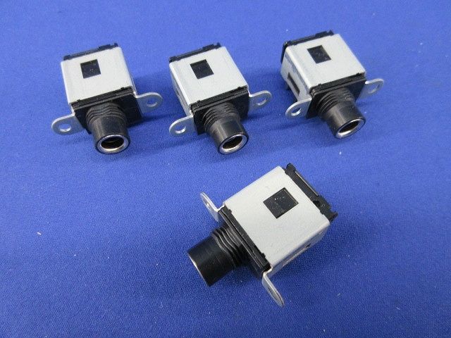 Jack 4個入 CANNOT ID - メルカリ