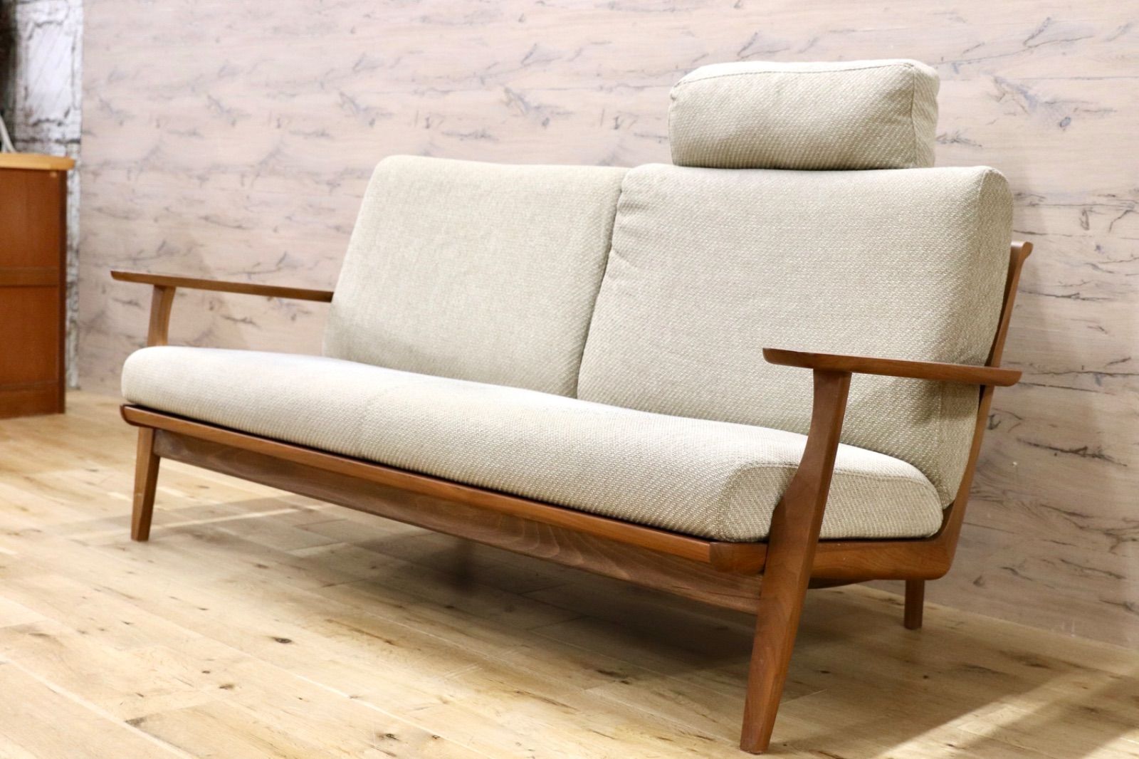 GMIH486○karimoku | カリモク WU6162 2人掛けソファ ラブソファ ウォールナット材 布張り 定価約36.8万