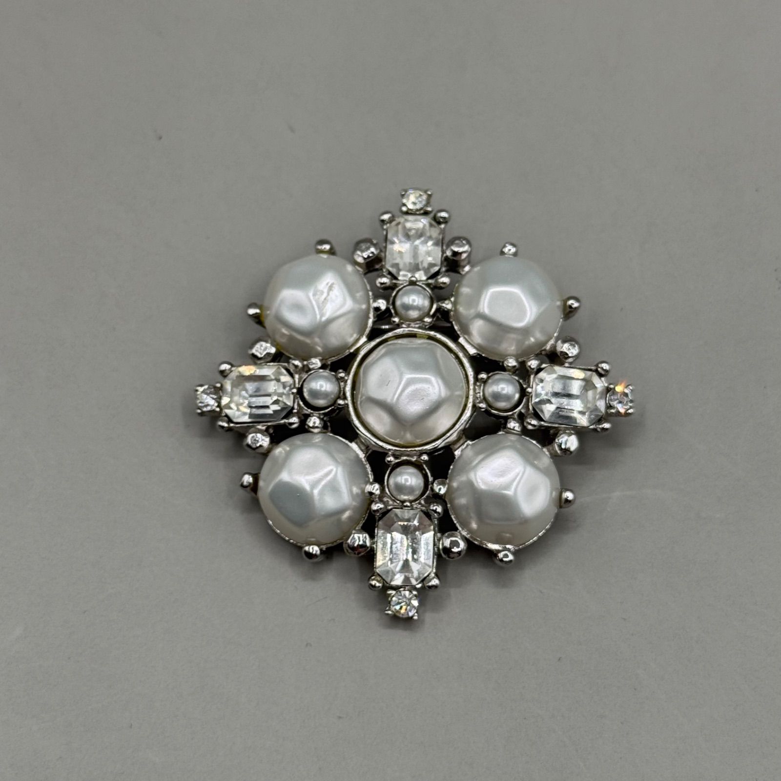 美品 ヴァンドームブティック ブローチ パール 真珠 ラインストーン 花