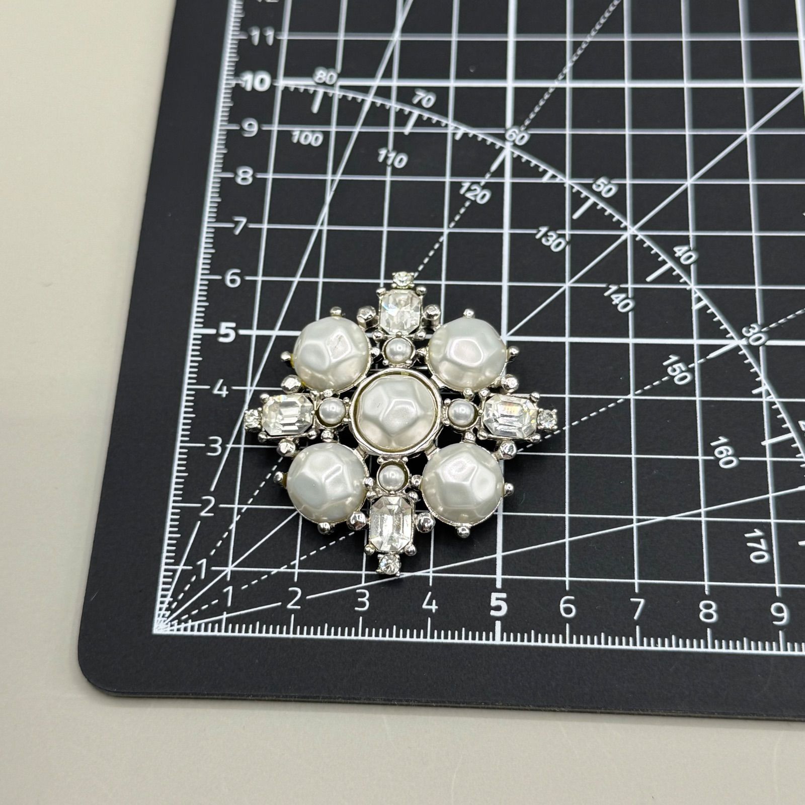 美品 ヴァンドームブティック ブローチ パール 真珠 ラインストーン 花 