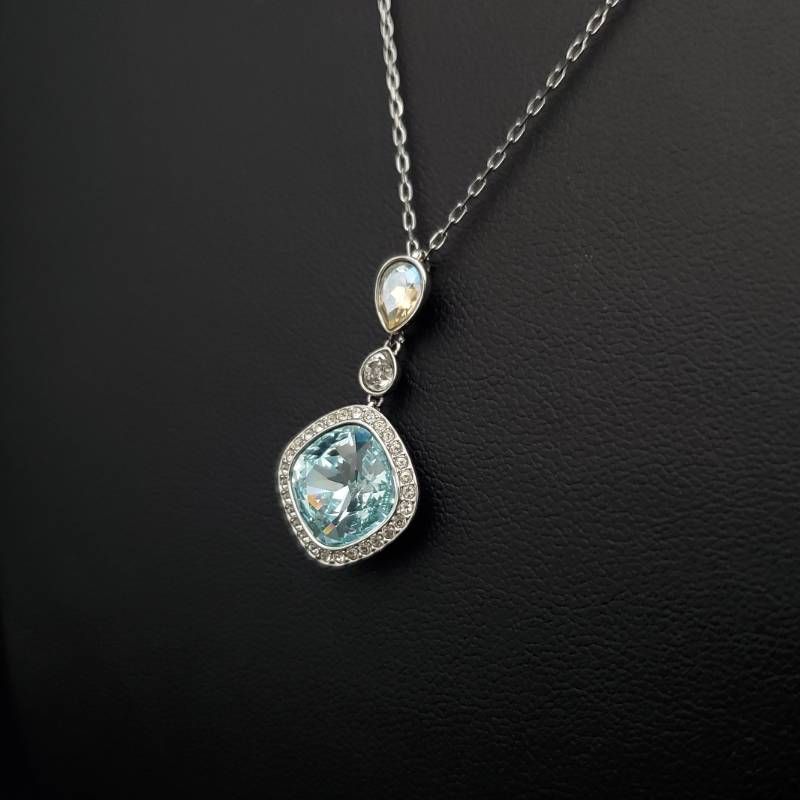 SWAROVSKI スワロフスキー ネックレス ペンダント パヴェ スクエア 