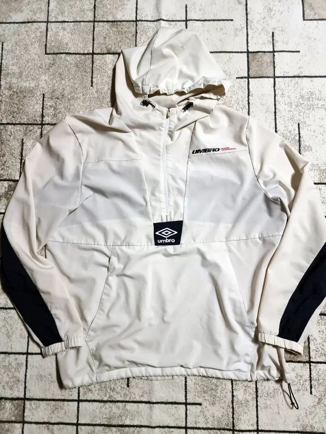 アンブロ ハーフジップ アノラック ウィンドブレーカー 白 サイズ 110