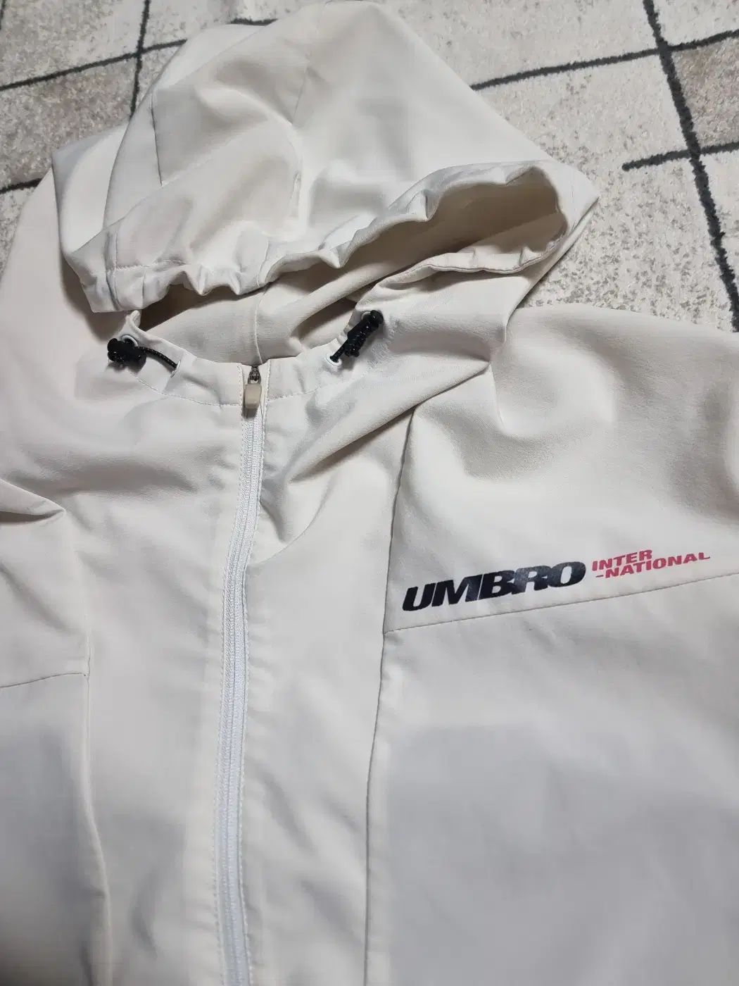 アンブロ ハーフジップ アノラック ウィンドブレーカー 白 サイズ 110