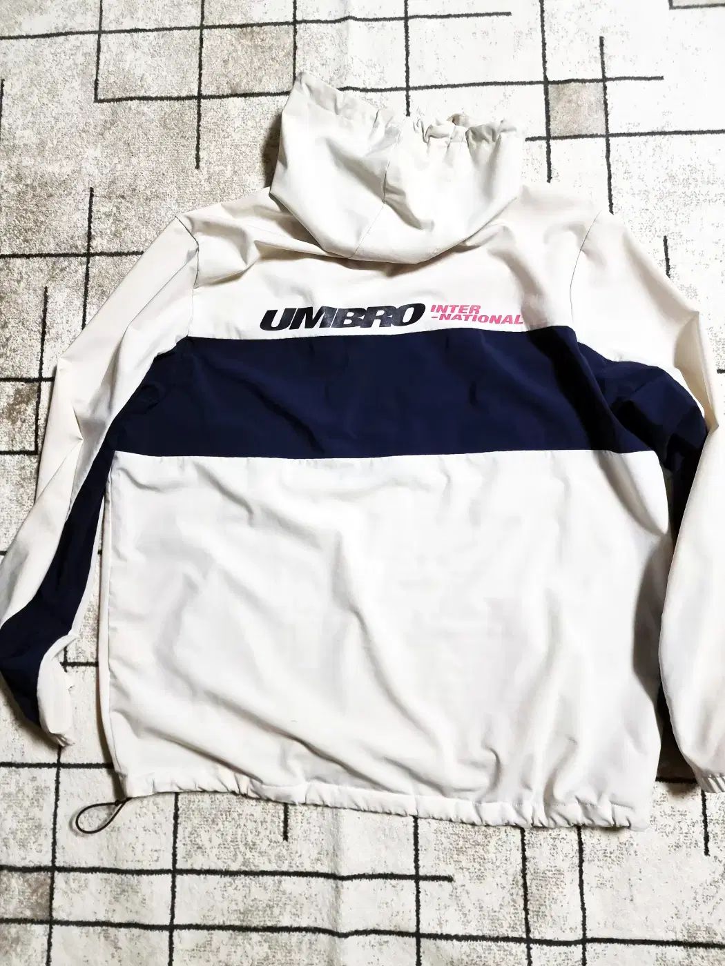 アンブロ ハーフジップ アノラック ウィンドブレーカー 白 サイズ 110