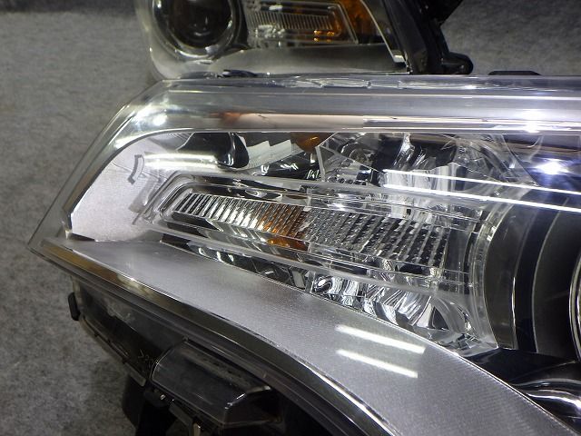 デイズハイウェイスター ヘッドライト 左右 HID B21W W1048 8301C972