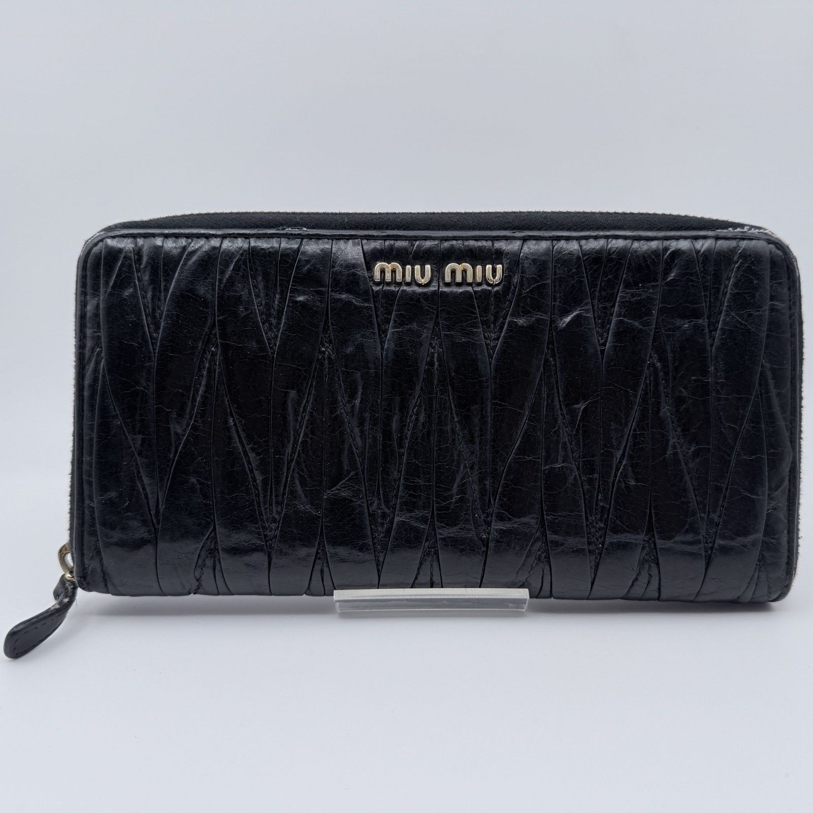 MIU MIU（ミュウミュウ）マテラッセ ラウンドファスナー長財布