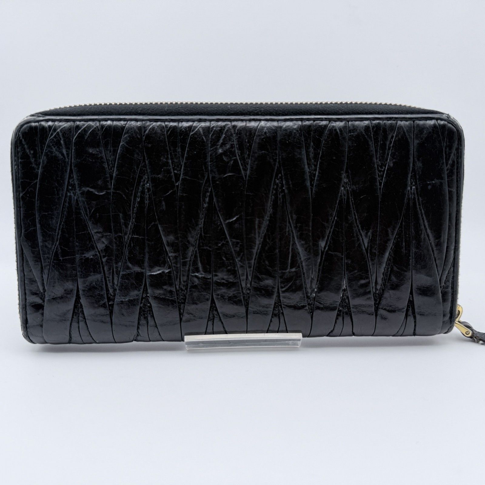 MIU MIU（ミュウミュウ）マテラッセ ラウンドファスナー長財布