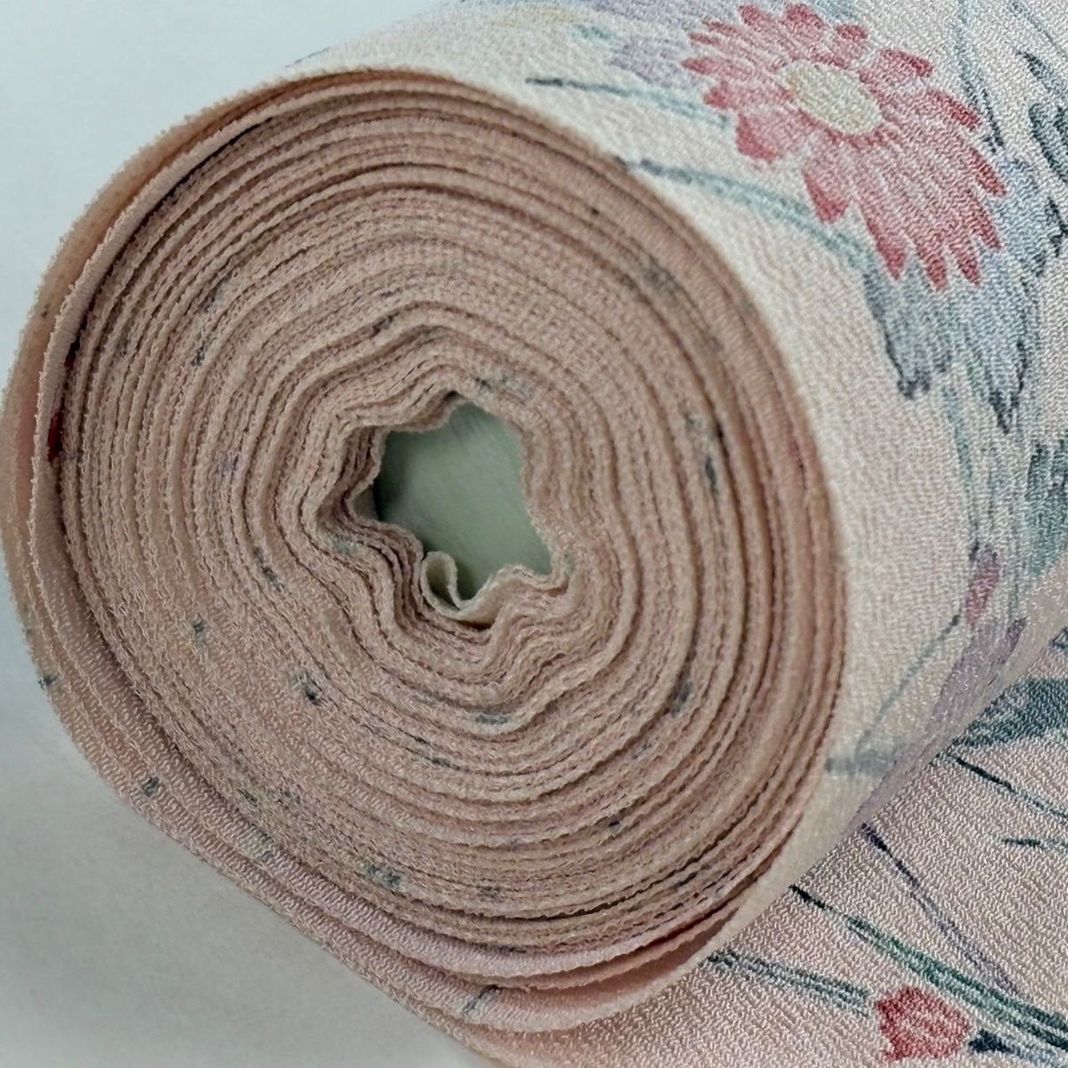反物 秀品 小紋 草花 薄ピンク 正絹 【中古】 | Shop at Mercari from