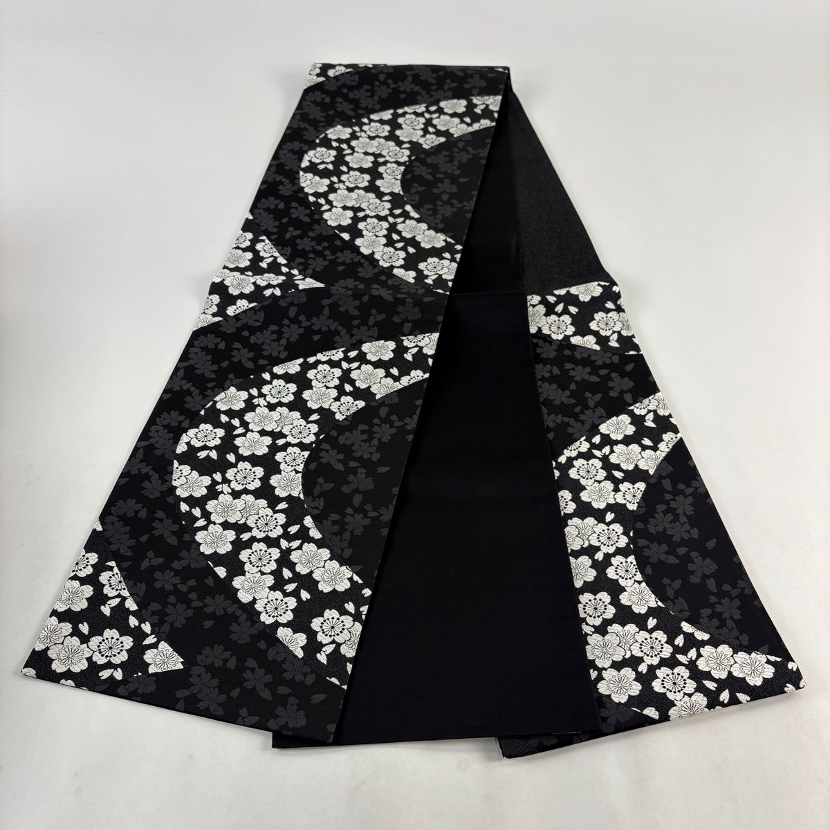 袋帯 名品 桜 桜の花びら 唐織 黒 六通 正絹 【中古】 - メルカリ