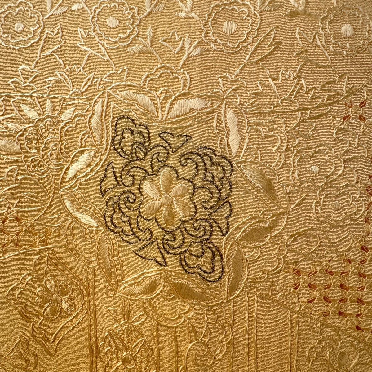 訪問着 身丈151.5cm 裄丈64cm M 袷 華文 花唐草 金糸 刺繍 薄オレンジ