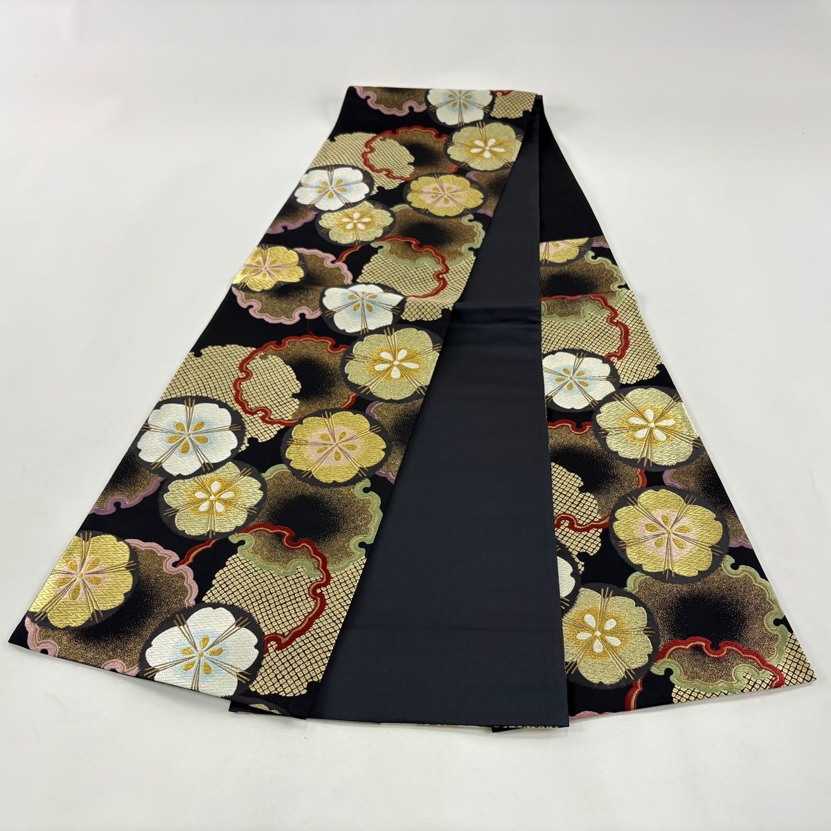 美品】 袋帯 秀品 雪輪 桜 金糸 箔 黒 六通 正絹 【中古】 - メルカリ