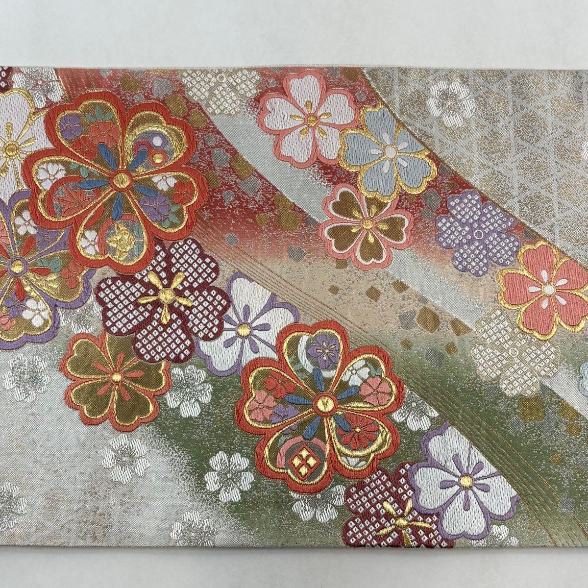 袋帯 秀品 振袖向き 桜 箔散らし柄 金糸 箔 銀色 六通 正絹 【中古