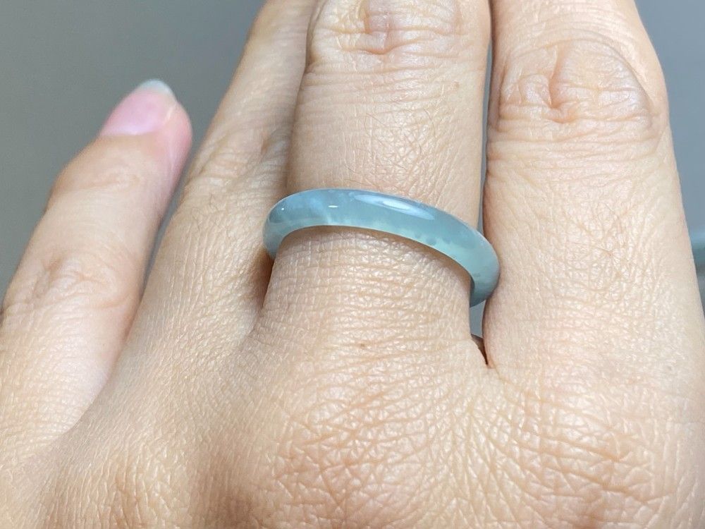 L16-196 氷種 薄白緑 17.5号 グアテマラ産 A貨 本翡翠 くりぬき リング