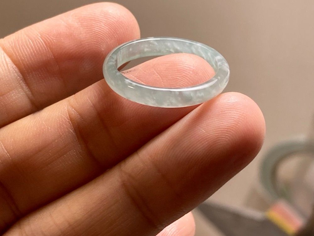 L16-196 氷種 薄白緑 17.5号 グアテマラ産 A貨 本翡翠 くりぬき リング