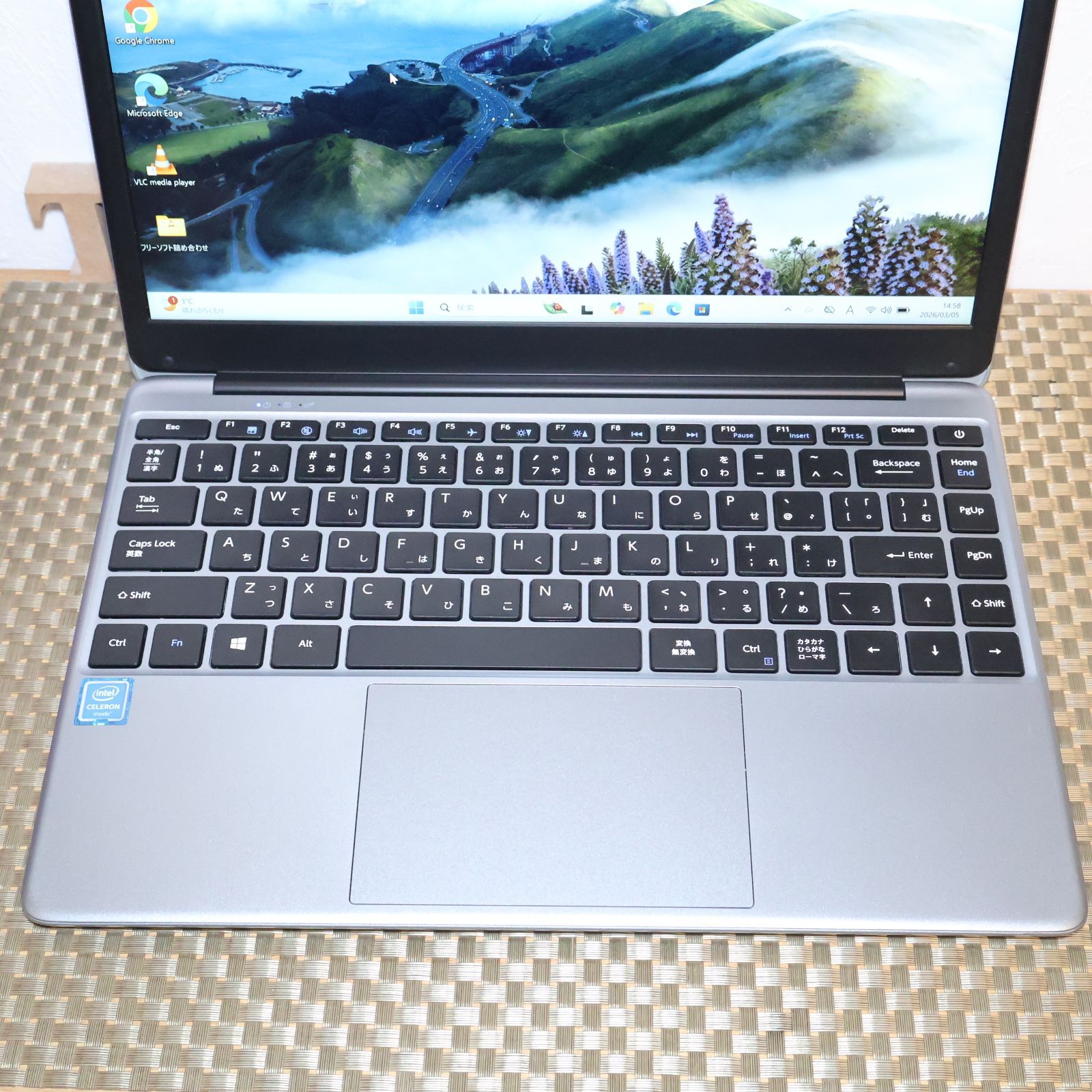 小型！美品！Win11公式対応！高年式2022！メ8G/高速SSD/無線/カメラ