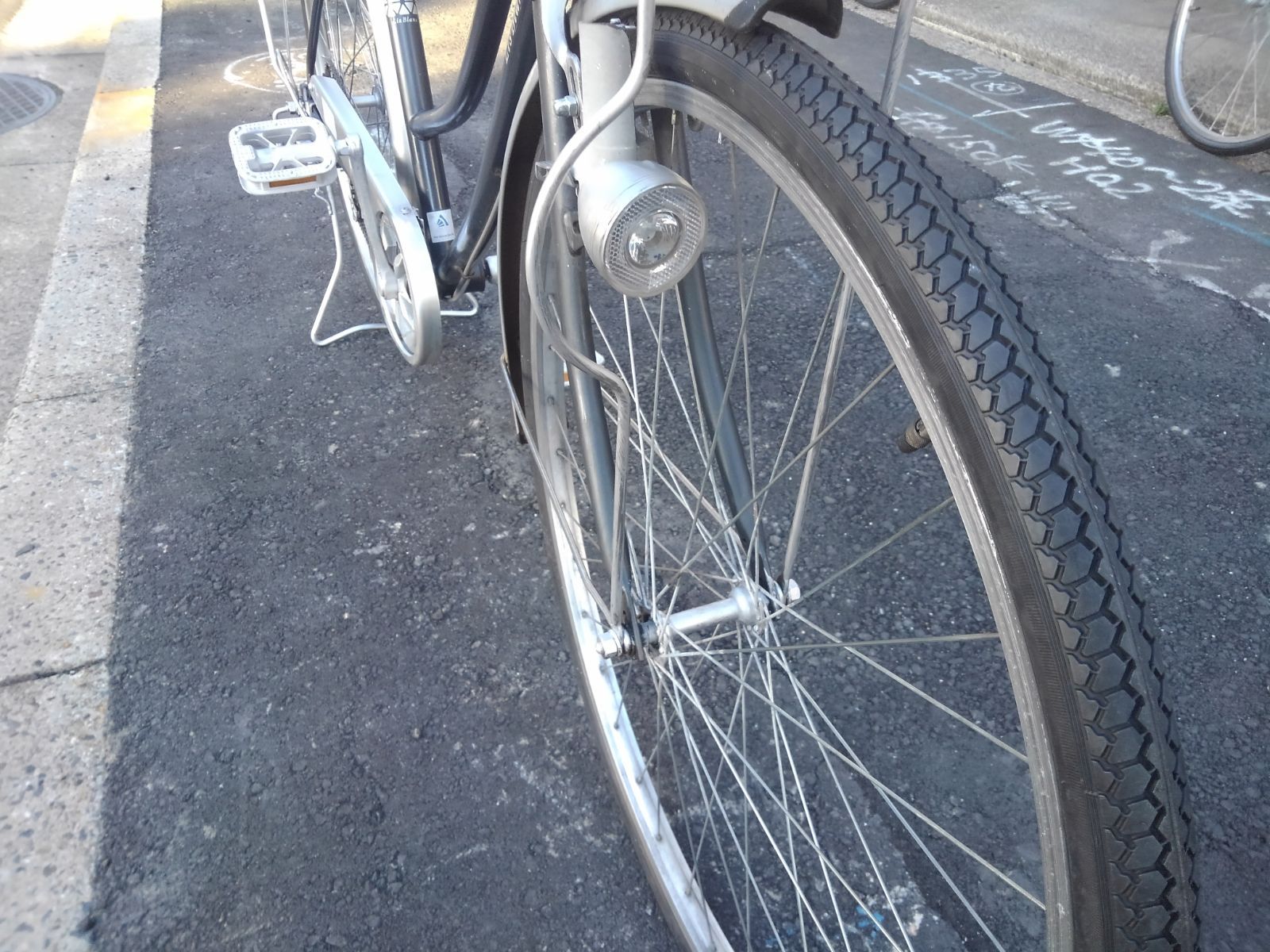 引き取り限定！(名古屋市昭和区)中古自転車3995 前後タイヤ新品