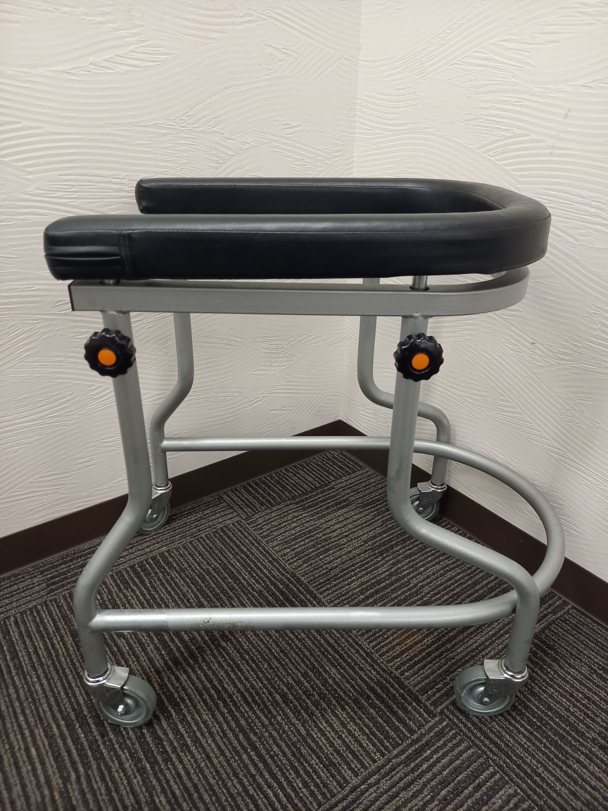 中古】 馬蹄型歩行器 アルコー3型 小 ② - メルカリ