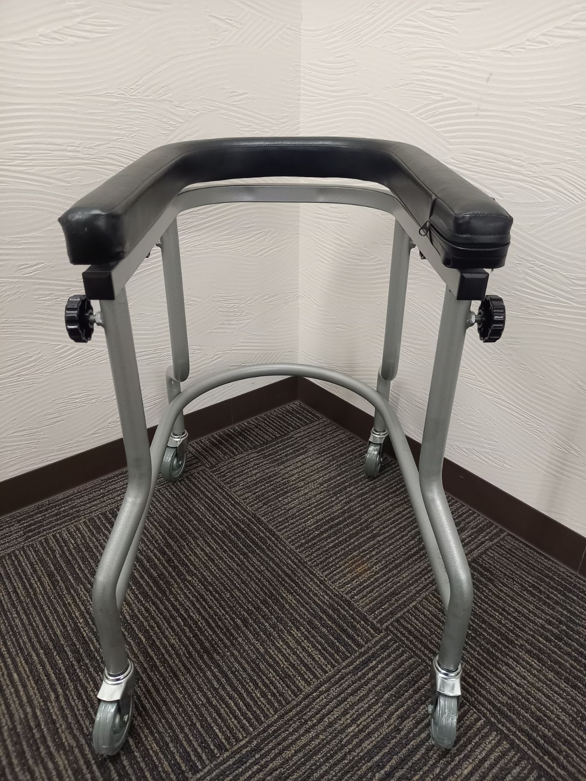 中古】 馬蹄型歩行器 アルコー3型 小 ② - メルカリ