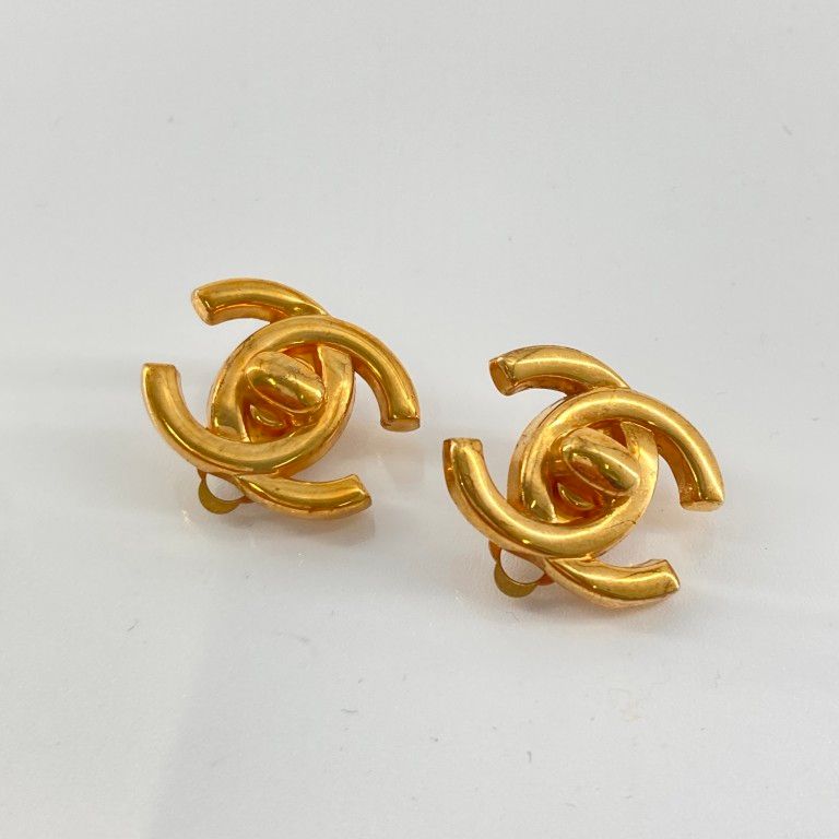 CHANEL（シャネル） ココマーク 96・p イヤリング ゴールド - メルカリ