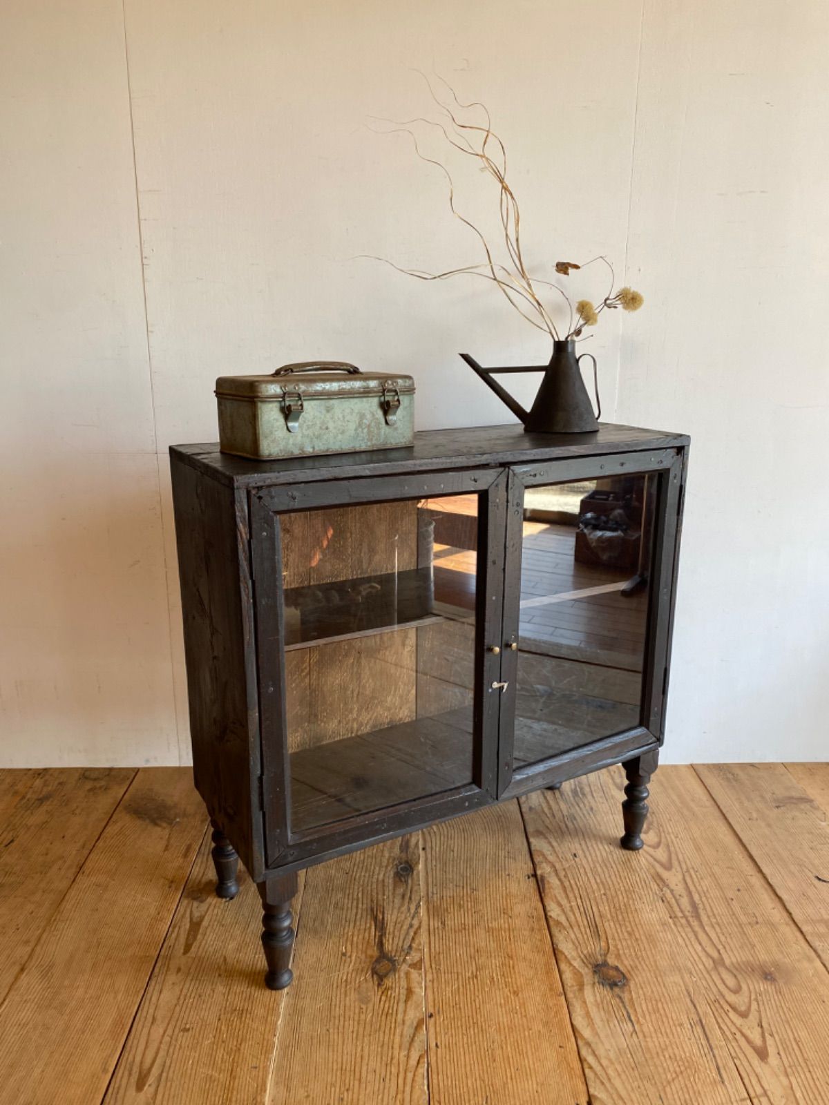 アンティーク ガラス キャビネット 飾り棚 Y684 - メルカリ