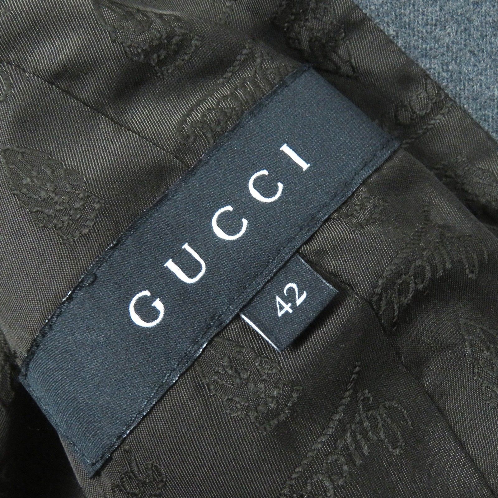 極美品△GUCCI グッチ ウール 裏地ロゴ総柄 クレストボタン シングル 